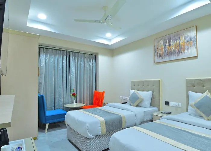 Hotel Sapphire House - 3 Mins Walk From Metro And 5 Mins From Rail Station
