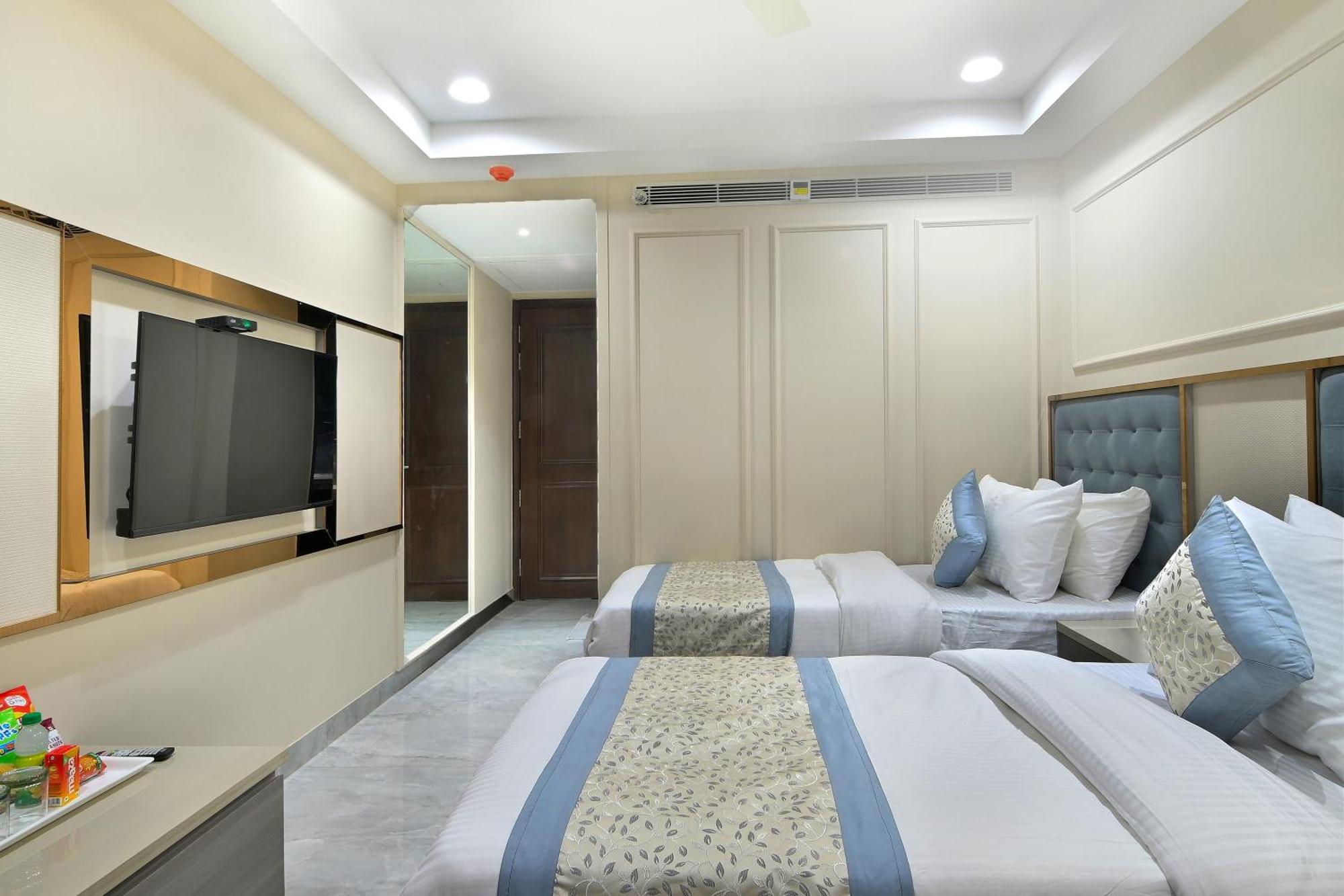 Hotel Sapphire House - 3 Mins Walk From Metro And 5 Mins From Rail Station New Delhi